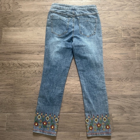 Tribal Jeans | Size 2 | Embroidered Hem Denim Jeans - Picture 4 of 8